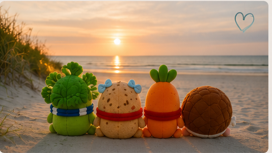 Kohli, Tilda, Karla und Kalle nebeneinander im Sand bei Sonnenuntergang